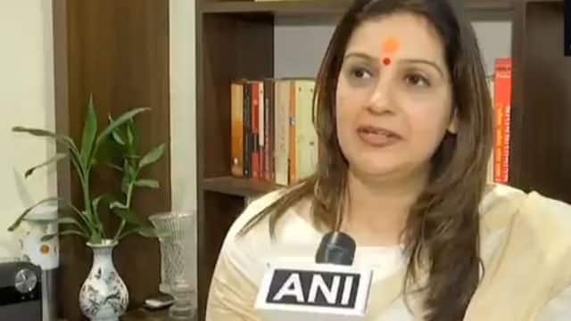 Gaana main gaate rahungi: Priyanka Chaturvedi on her song taunting Smriti Irani over her degree