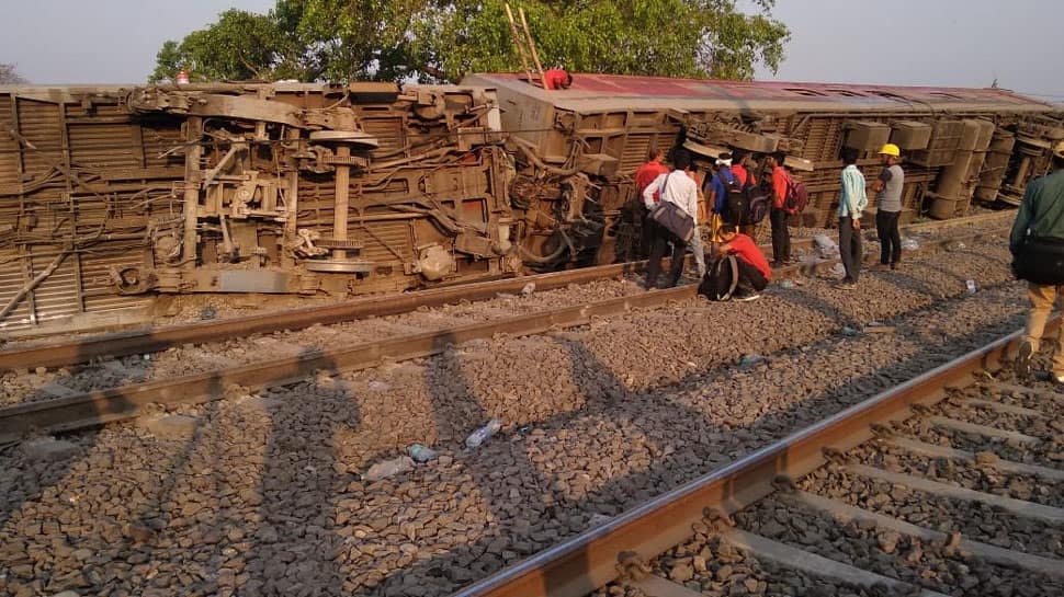 Uttar Pradesh: 12 coaches of Poorva Express derail near Kanpur, 14 injured