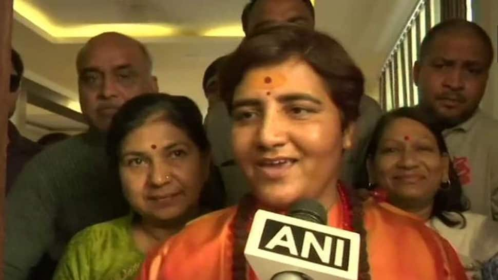 EC issues notice to Sadhvi Pragya Singh Thakur for her comments on 26/11 martyr Hemant Karkare