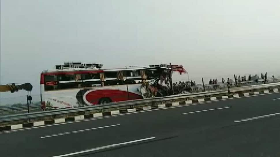 Uttar Pradesh: 7 killed, 34 injured as bus rams into truck on Agra-Lucknow Expressway