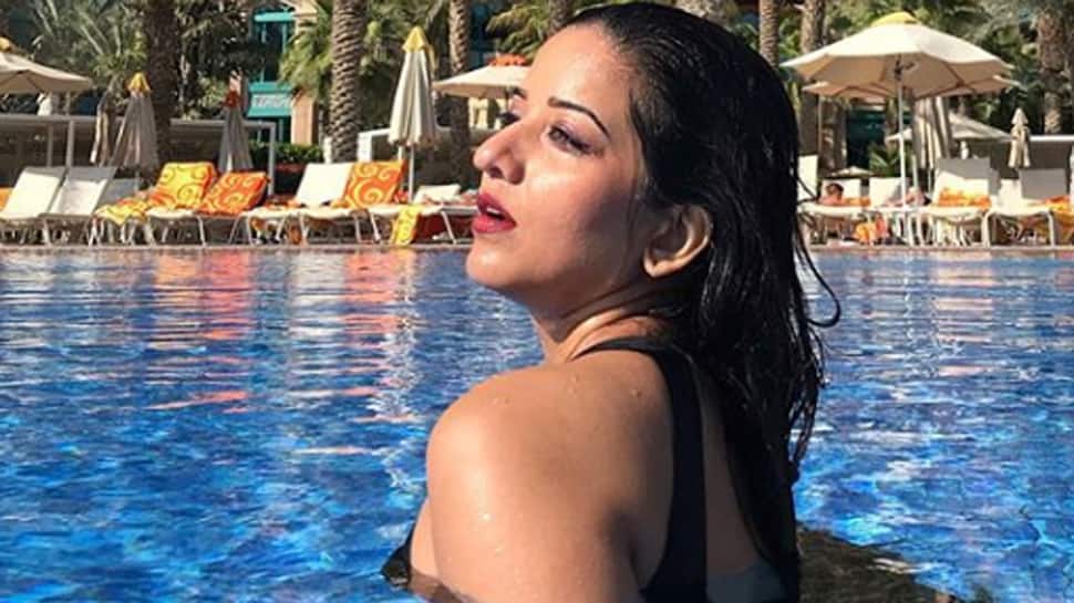 Monalisa sits by the pool, sizzles in a bikini—See pic