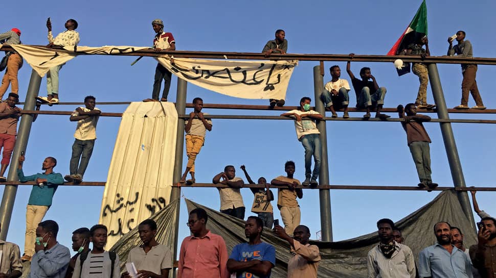 Sudan judges march in Khartoum, join opposition protests
