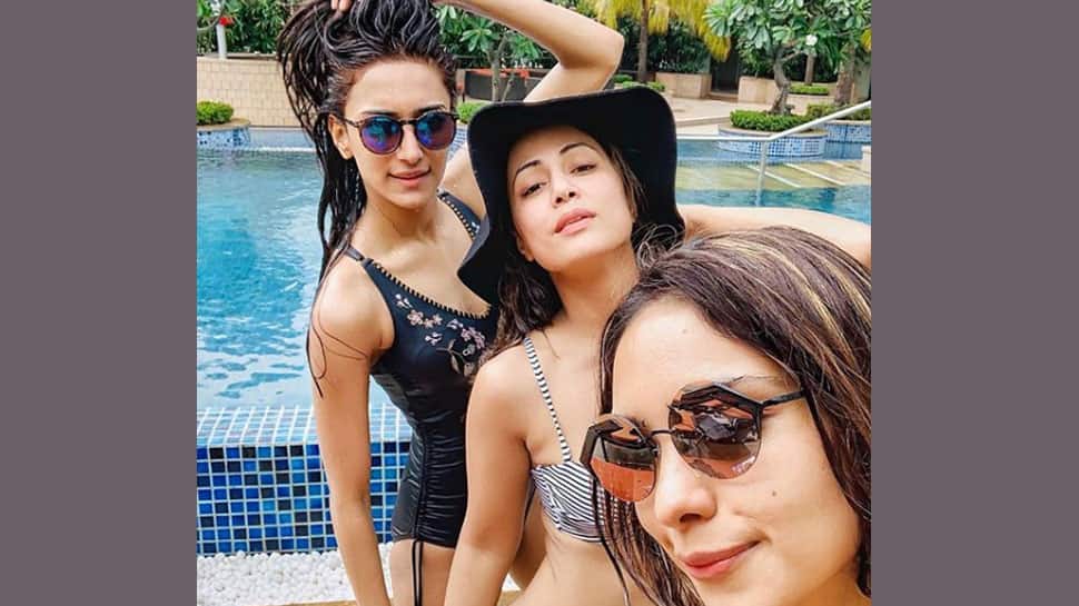 Kasautii Zindagii Kay 2 &#039;hotties&#039; Hina Khan, Erica Fernandes, Pooja Banerjee turn up the heat in pool—See pic