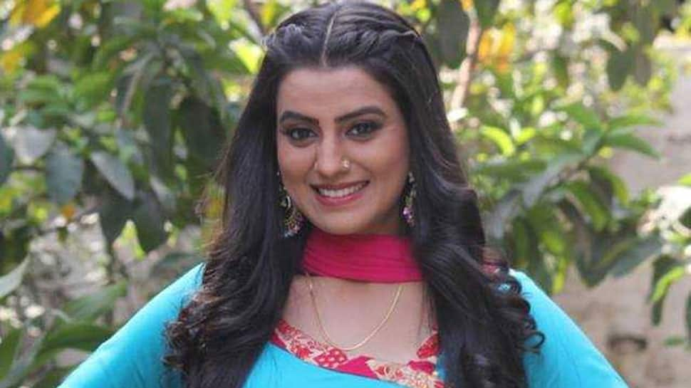 Akshara Singh&#039;s desi look is full of colours—See pic