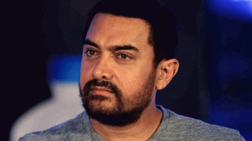 Aamir Khan does &#039;shramdaan&#039; on Maharashtra Day