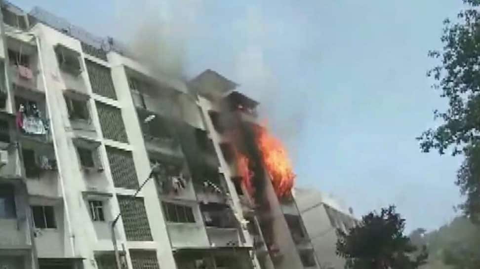 Fire breaks out on fourth floor of building in Mumbai's Andheri, 5 fire tenders rushed 