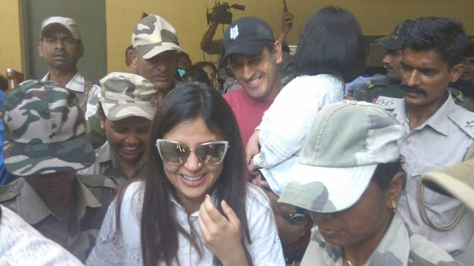 Mahendra Singh Dhoni, wife Sakshi cast their votes in Ranchi