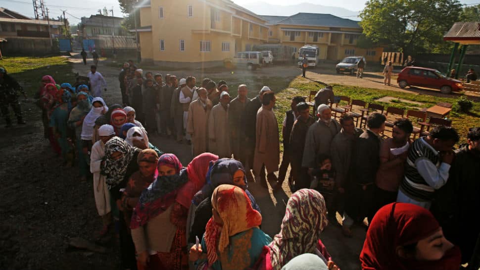 Deserted roads, near-empty booths mark polling in Pulwama and Shopian 