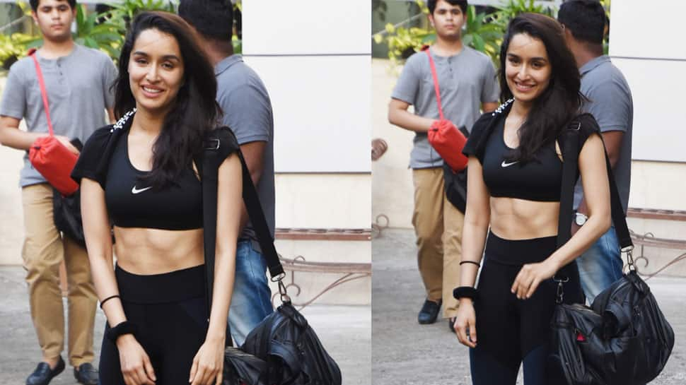 Shraddha Kapoor smiles at paps, flaunts her killer washboard abs—See pics