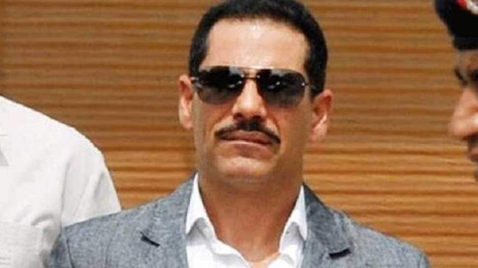 Robert Vadra visits Mumbadevi temple in Mumbai, greeted with &#039;Modi, Modi&#039; chants