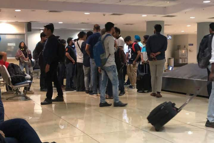 SpiceJet flight makes emergency landing, hundreds stranded at Nagpur airport