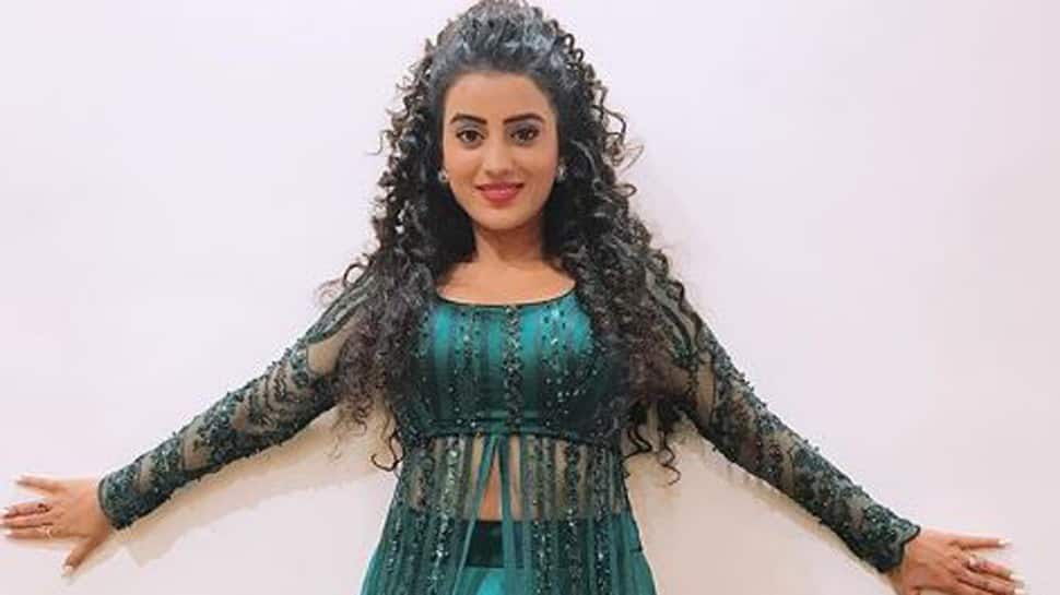 Akshara Singh impresses in a green gown-See pic | bhojpuri News ...