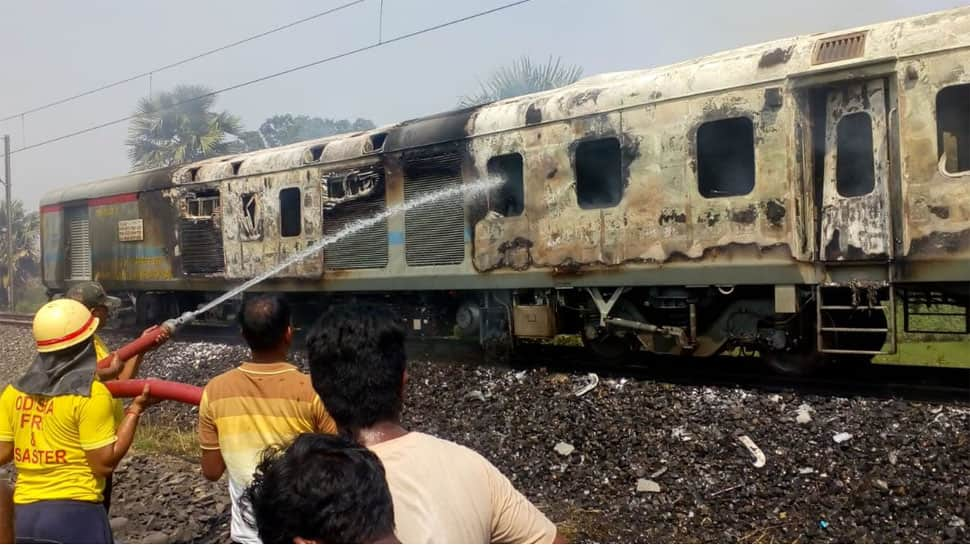 New Delhi-Bhubaneswar Rajdhani Express catches fire near Khantapada station in Odisha&#039;s Balasore