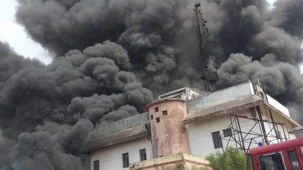 Fire breaks out in BSNL tower in UP&#039;s Jaunpur, 4 fire tenders rushed