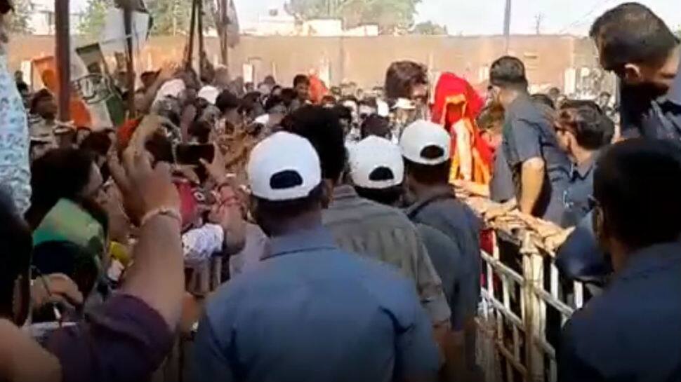 Security scare: Priyanka Gandhi climbs barricade to greet public in Ratlam