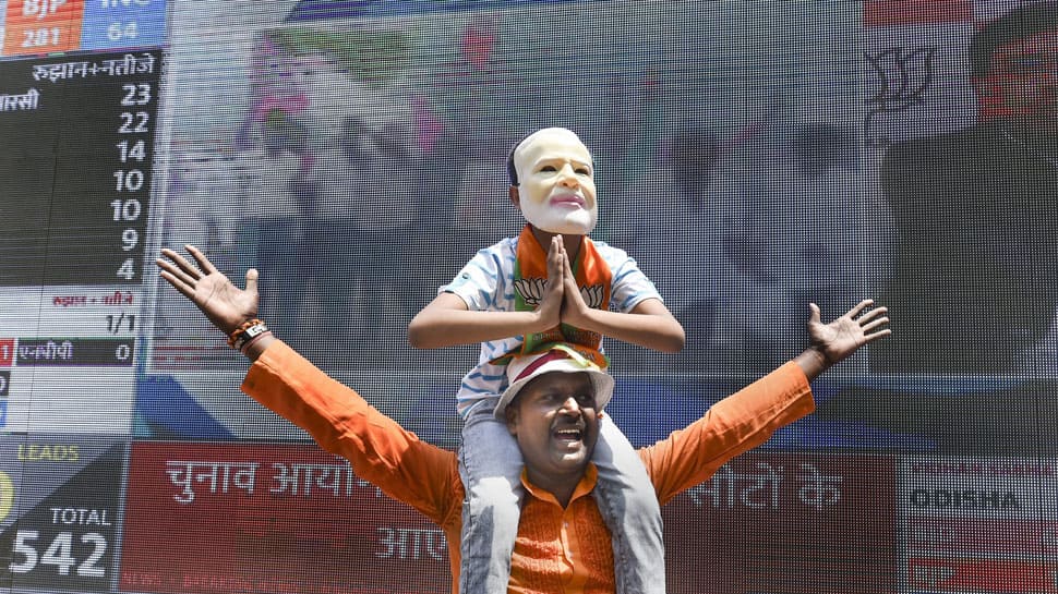 BJP office soaked in saffron hue amid chants of &#039;Har Har Modi&#039;