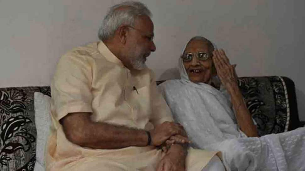 Narendra Modi&#039;s mother greets BJP supporters outside her house