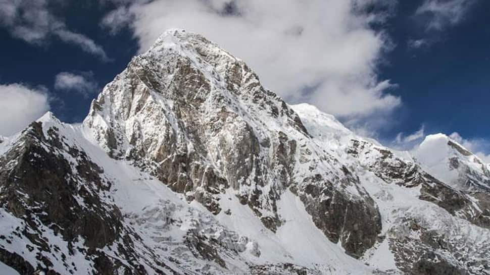 Indian climbers killed in Mount Everest &#039;traffic jam&#039;