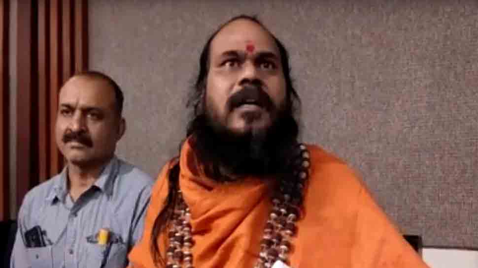 Niranjani Akhara sacks seer who organised yagna, vowed to die if Digvijaya Singh loses from Bhopal