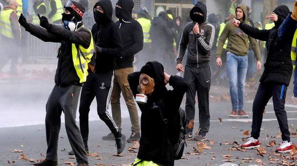 French yellow vest protesters clash with police but numbers wane