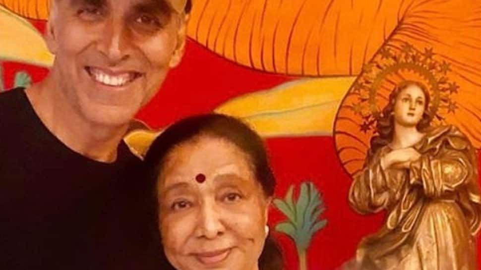 Akshay Kumar, Asha Bhosle bond over &#039;chai&#039;