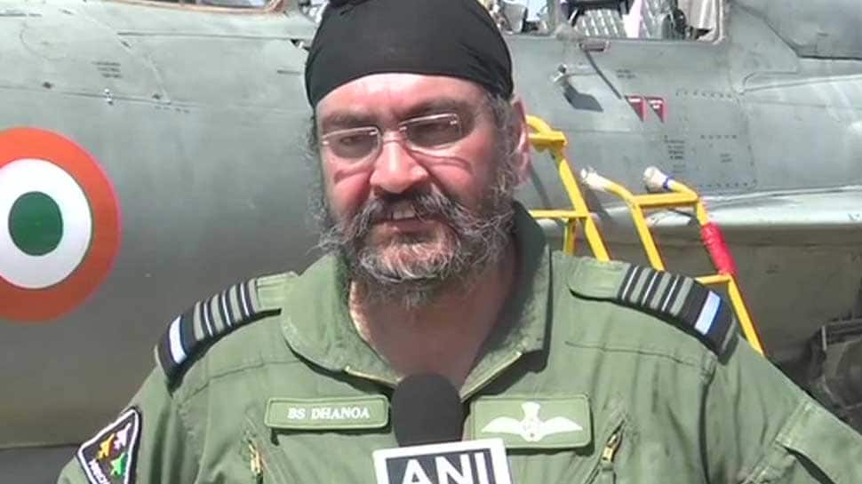 IAF chief BS Dhanoa, Air Marshal Raghunath Nambiar fly &#039;missing man&#039; formation for Kargil heroes 