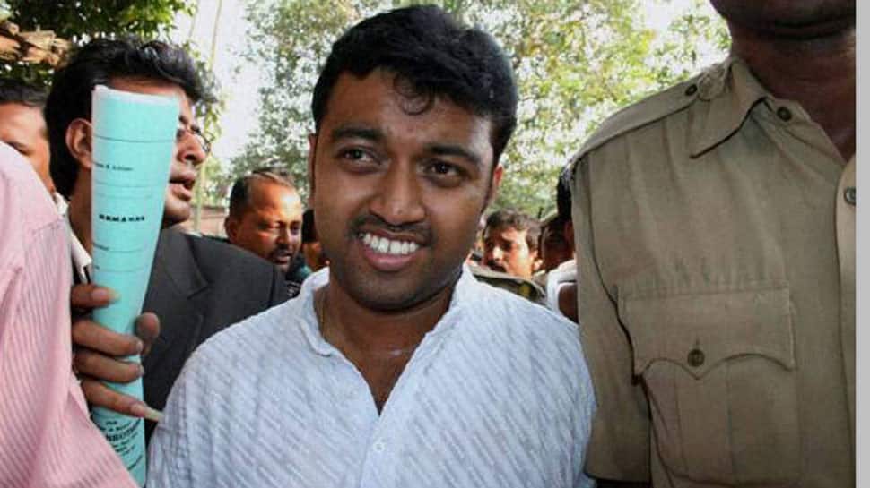 Mukul Roy&#039;s son, 3 TMC MLAs, at least 15 councillors likely to join BJP on Tuesday
