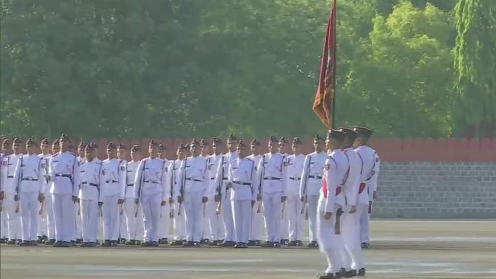 Passing Out Parade of 136th course of National Defence Academy NDA held in Pune, Air Force chief Air Marshal BS Dhanoa chief guest of ceremony