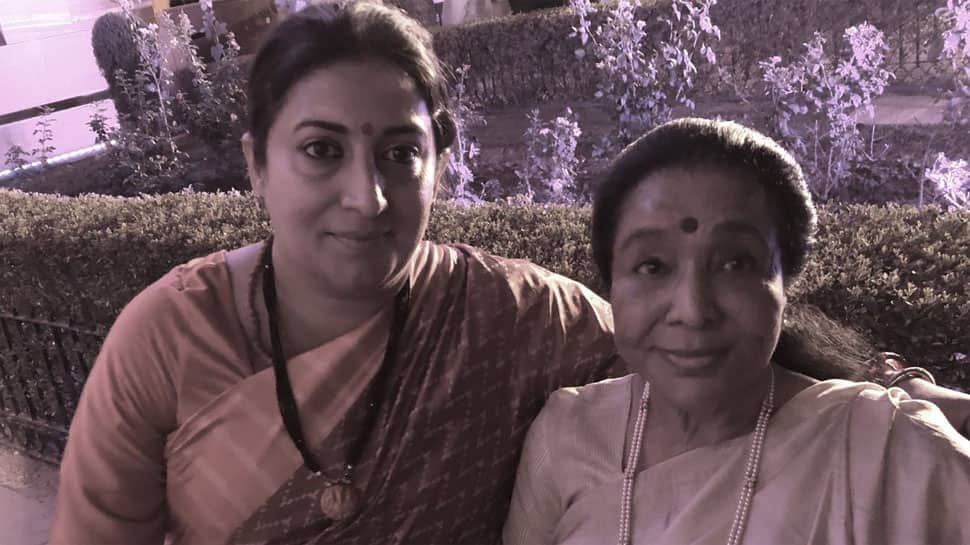 Asha Bhonsle tweets thank you note to Smriti Irani for saving her from &#039;crazy rush&#039; at Rashtrapati Bhavan