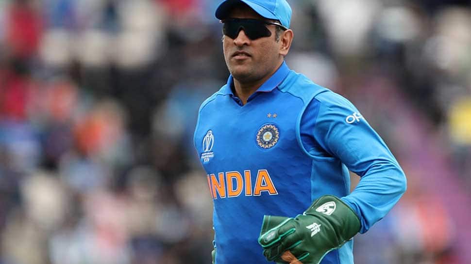Request MS Dhoni to remove Army insignia from gloves: ICC to BCCI