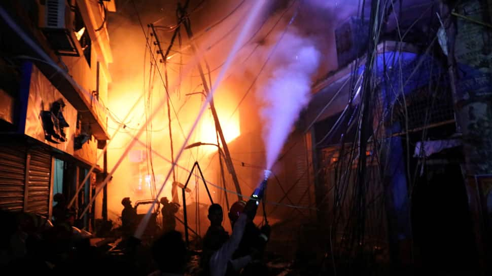 Massive fire engulfs godown near Howrah&#039;s Jagannath Ghat