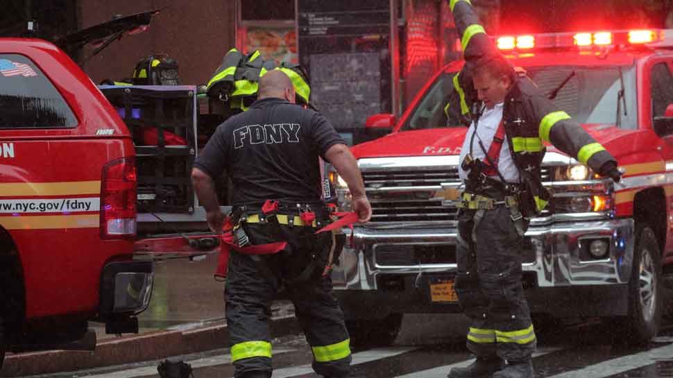 One killed as helicopter crashes onto roof of Manhattan skyscraper, fire breaks out