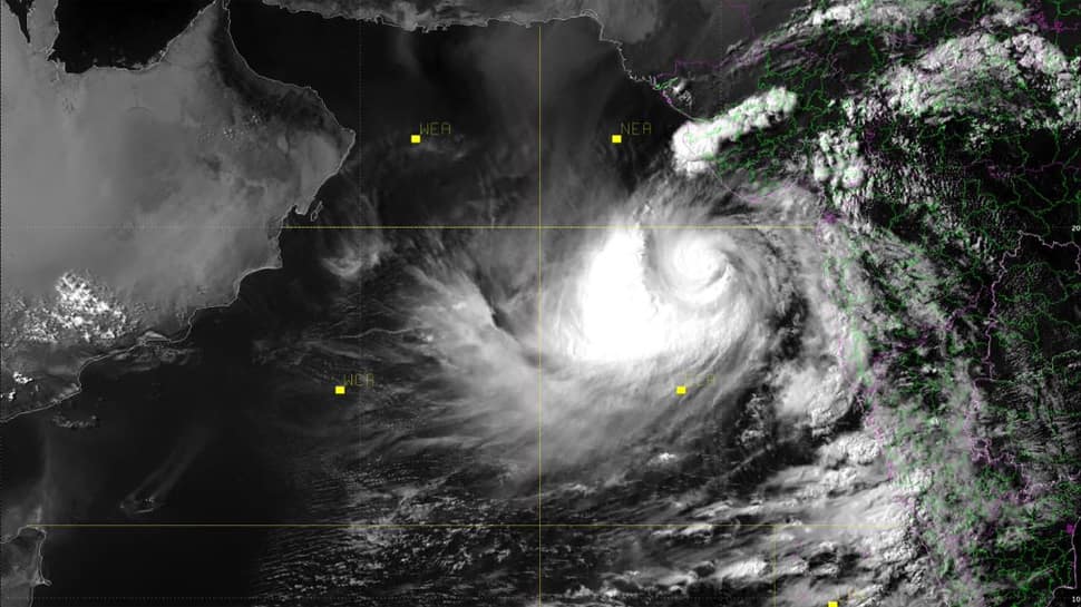 Gujarat, Diu brace for &#039;very severe&#039; Cyclone Vayu; Army, IAF on standby