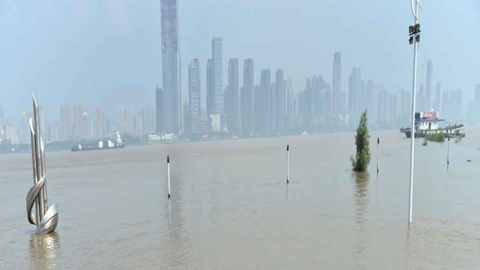 China flood death toll hits 61, 350,000 evacuated