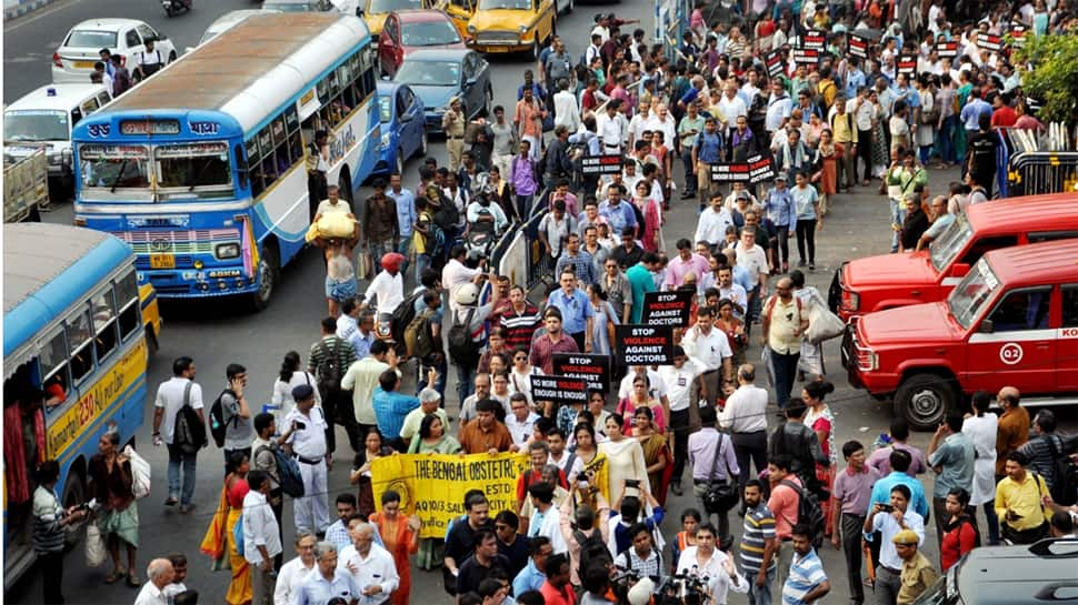 Doctors set down 6 conditions to withdraw stir, demand Mamata&#039;s unconditional apology