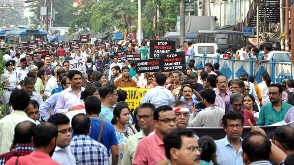 Agitating doctors refuse closed-door meet with CM Mamata Banerjee, ask her to visit NRS Hospital