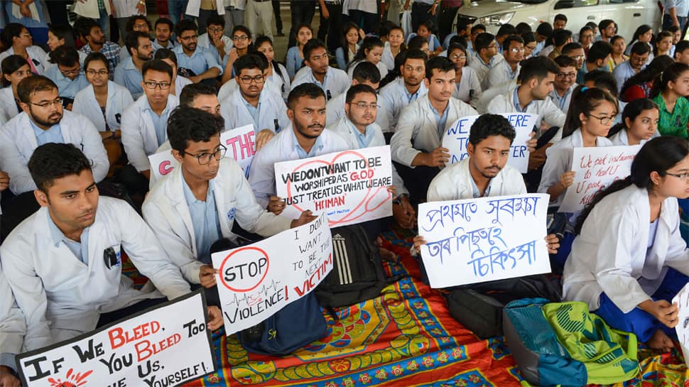 Striking doctors stick to demand, refuse to meet Mamata Banerjee without media, cameras