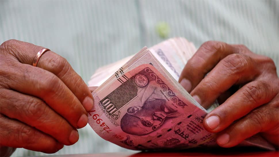 Top private sector banks cut interest rates on deposits by up to 0.25%