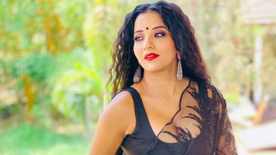 Monalisa sizzles in a sheer black saree, shows offer her desi look—See pics