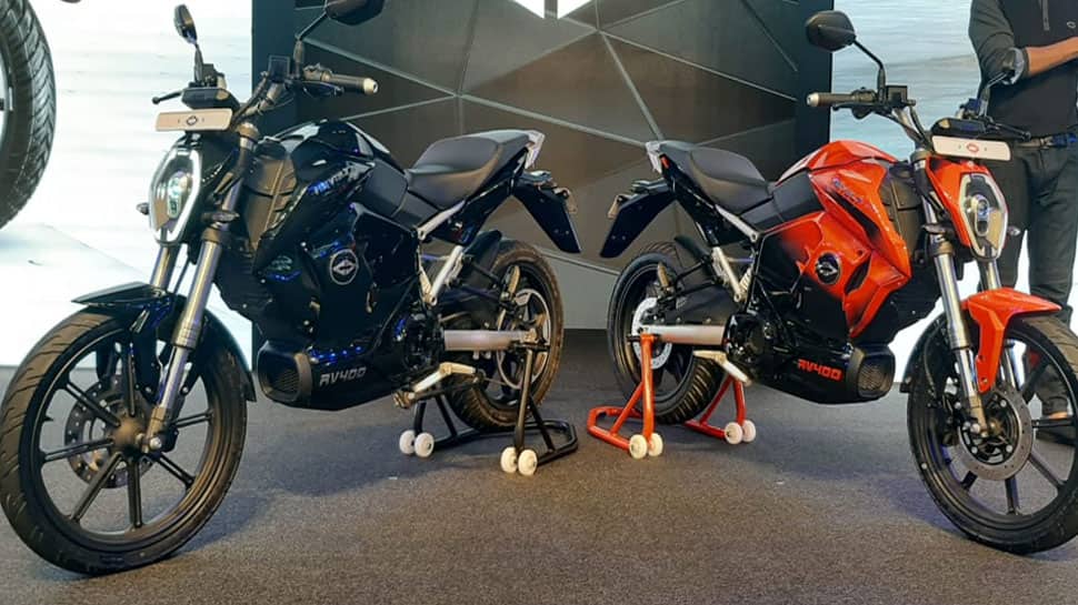 Revolt Motors unveils India&#039;s first AI enabled electric bike RV 400
