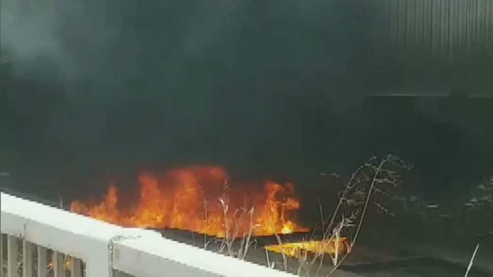 Delhi&#039;s Barapullah flyover shut after fire breaks out