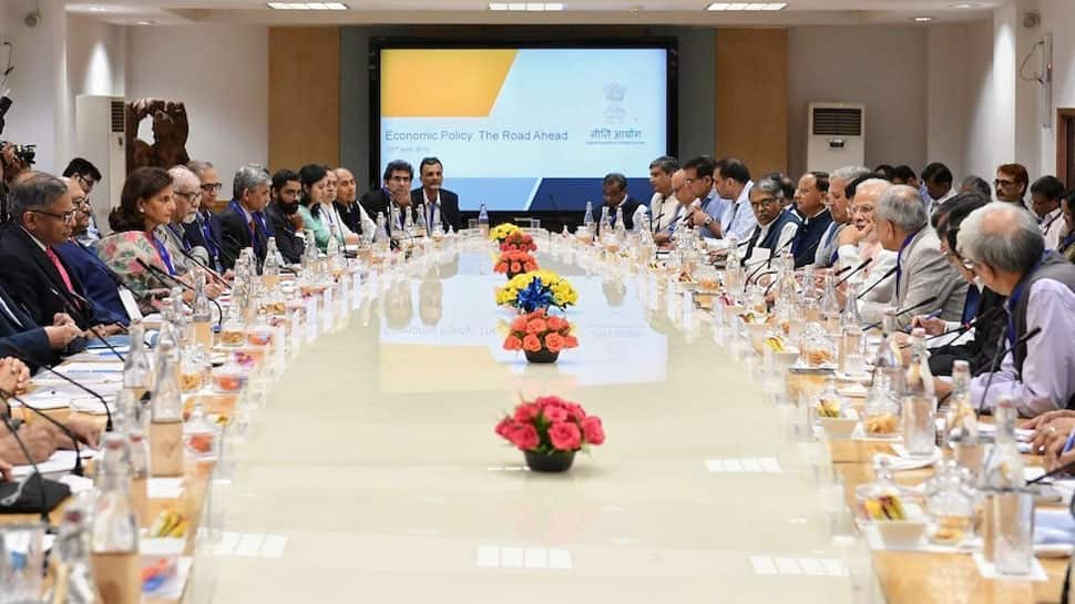 PM Modi meets top economists at NITI Aayog ahead of Union Budget