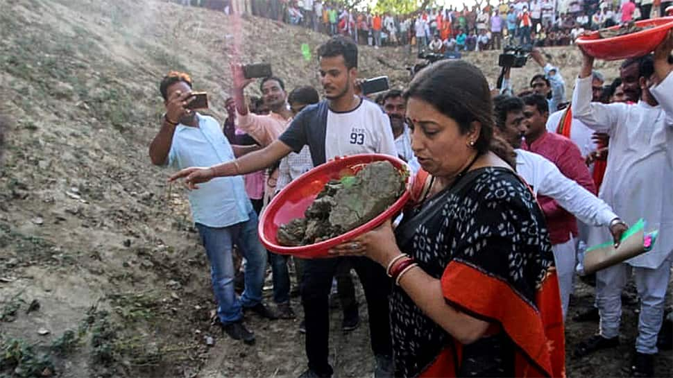 Smriti Irani does what Rahul Gandhi didn&#039;t in 15 years, announces plans to build her house in Amethi