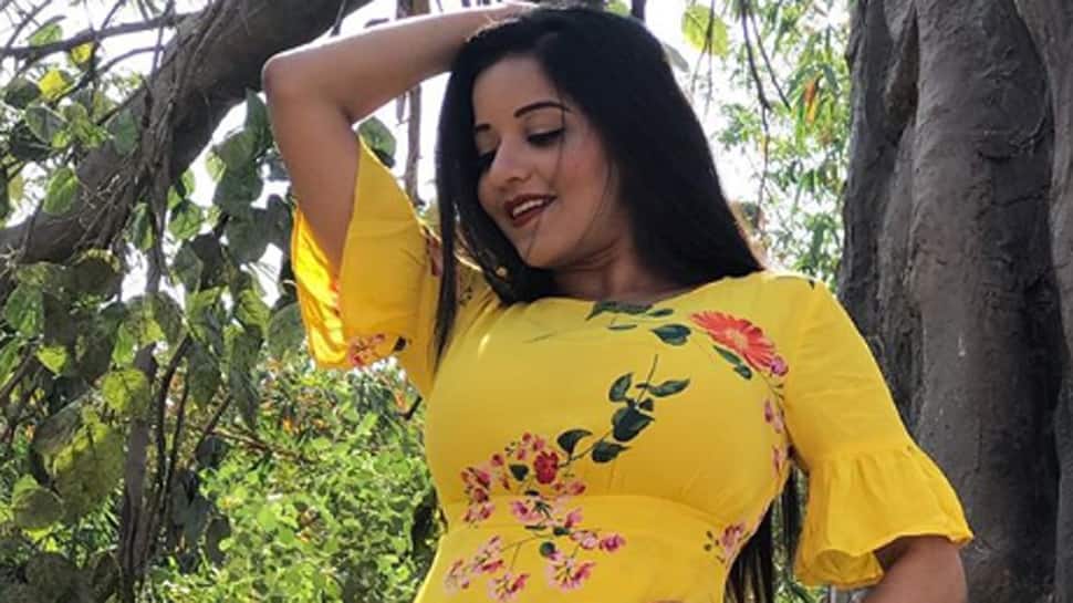 Bhojpuri bombshell Monalisa gives major summer vibes in denim shorts and tee