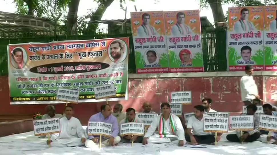 Congress workers sit on hunger strike to urge Rahul Gandhi to remain party president