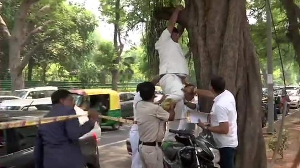 Congress worker threatens to hang himself if Rahul Gandhi doesn&#039;t withdraw resignation