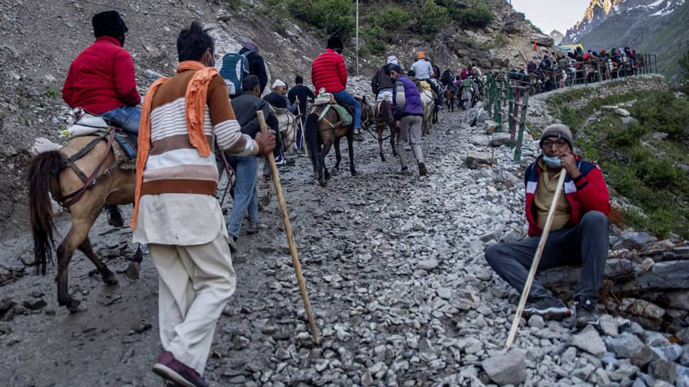 Amarnath Yatra enters day 3, over 11,000 pilgrims complete &#039;darshan&#039;