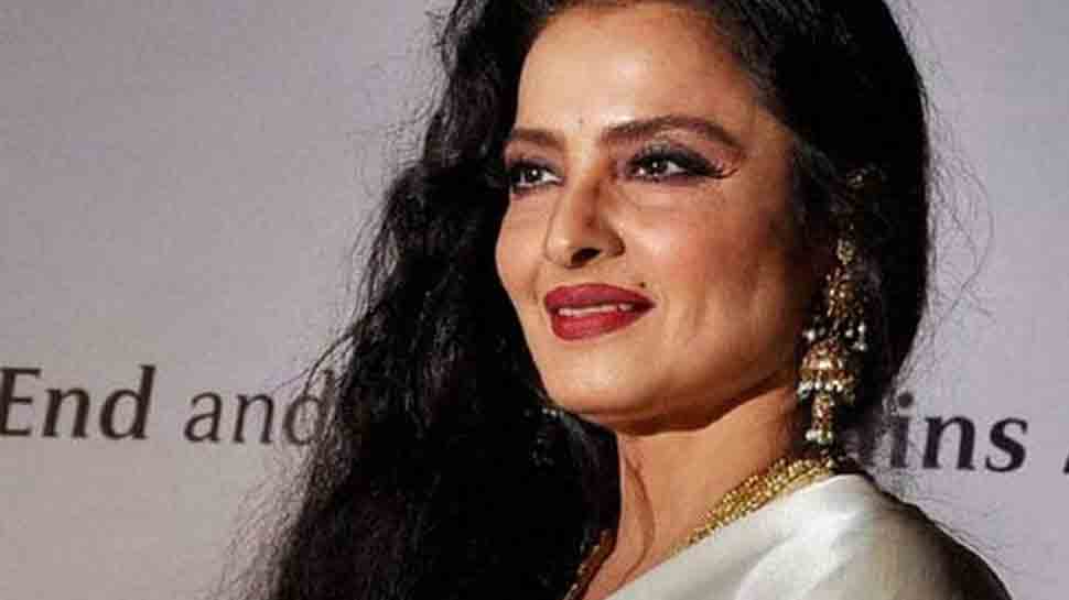 Actress Rekha blesses &#039;Malaal&#039; star Sharmin Segal