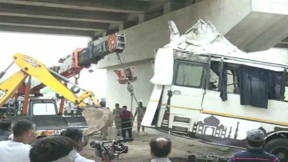 Yogi Adityanath sets up inquiry panel to probe Yamuna Expressway accident which killed 29