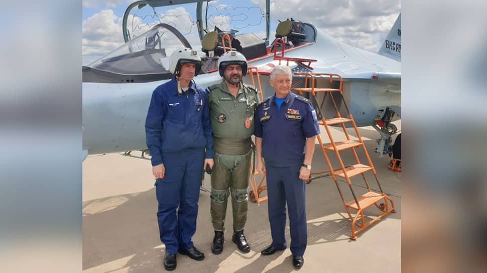 Air Chief Marshal Birender Singh Dhanoa flies Russia&#039;s YAK-130 Mitten Advanced Jet Trainer: Watch
